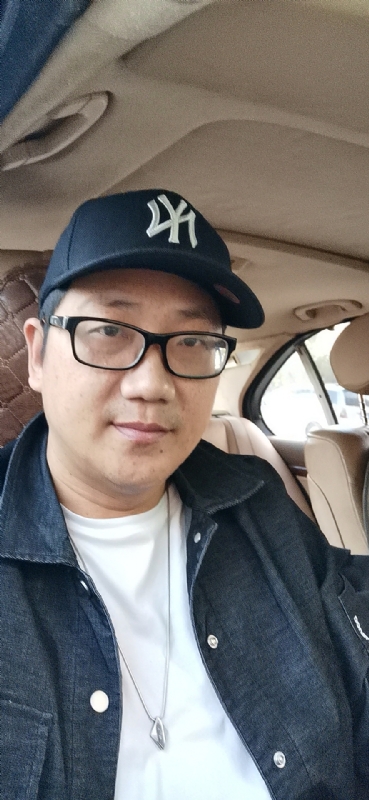 拥抱幸福的第一张照片--柘荣相亲网