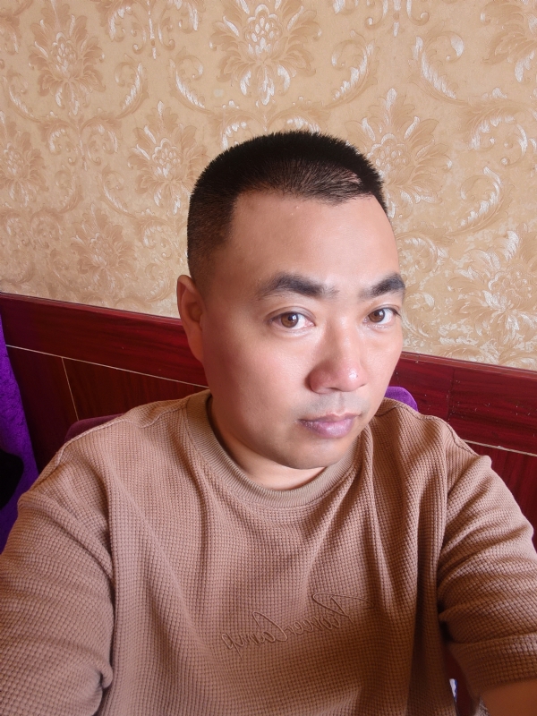 擦亮眼睛向前看的第一张照片--柘荣相亲网